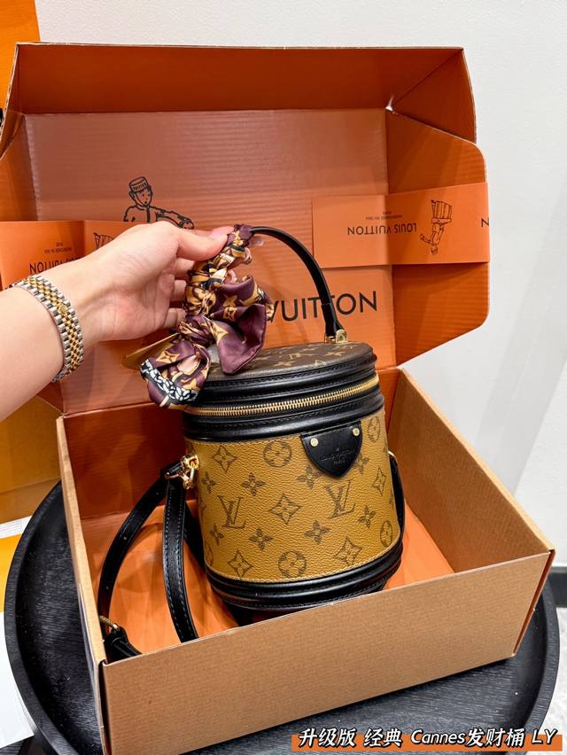 Full gift set upgrade! With scarf! Size: 17.15cm. Cannes rice bucket bag fortune