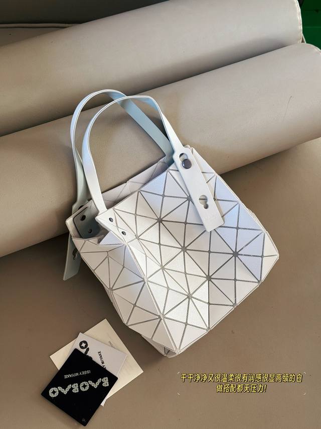 Unboxed upgraded Issey Miyake Baobao Carat Diamond Series Size 23*23Cm It is per