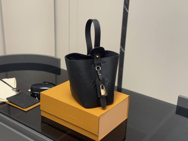 Lv used bag with folding box Another hot newcomer has arrived. This bag looks ol
