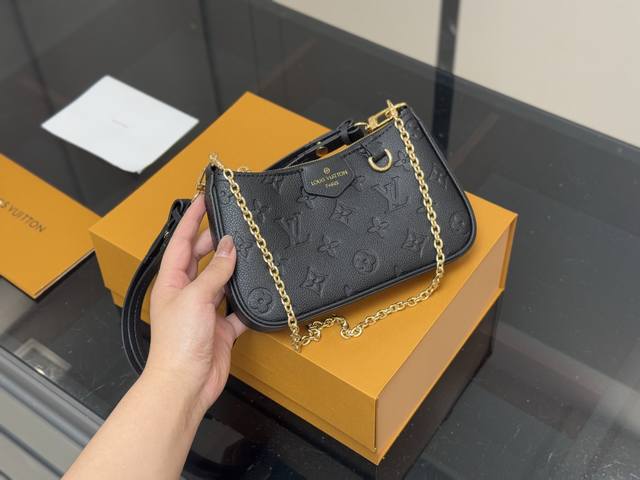comes with a folding box. Size: 20cm. Lv Mahjong bag! Replica calfskin long shou