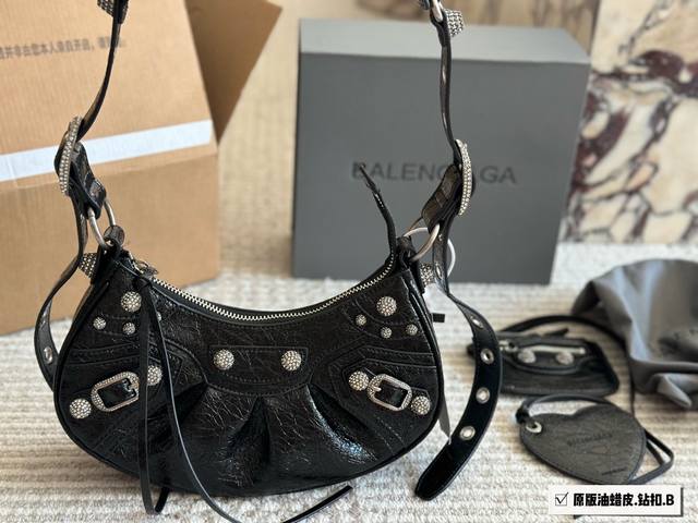 Diamond Box Size: 25*12cm Small Balenciaga Le Cagole half-crescent underarm dump