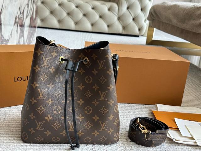 with wide shoulder strap and box. High quality and most recommended for daily us