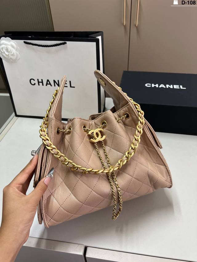 Chanel Hippie Underarm Tote Bag This one looks great when carried by hand and pa