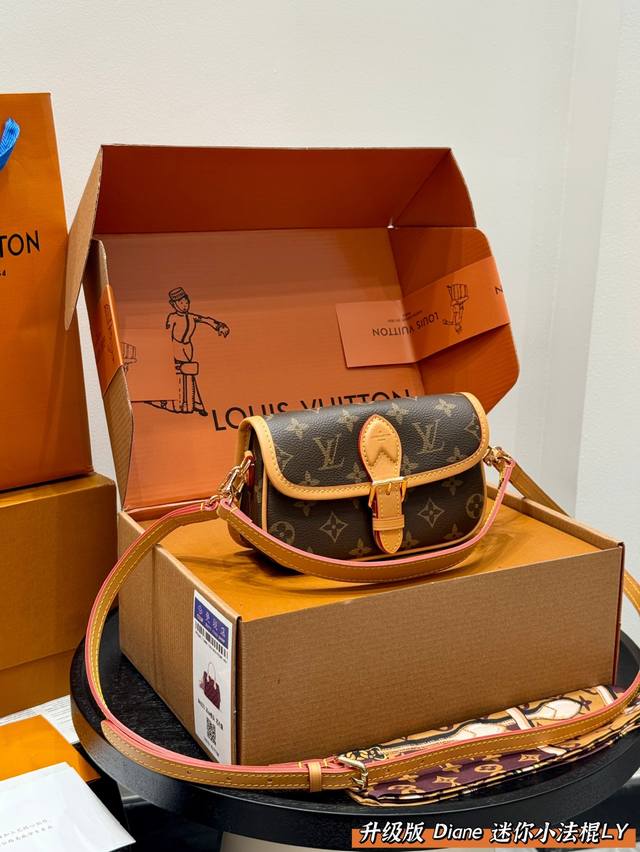 Full gift box packaging Size: 19*10cm Mini Diane Baguette Handbag Classic Monogr