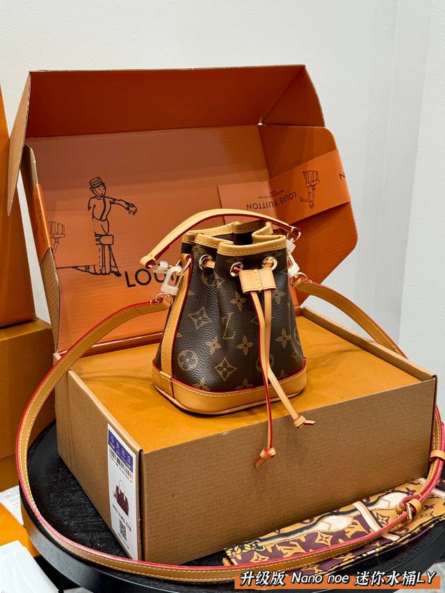 Full gift box packaging Size: 13*16cm No matter what you wear, it goes with ever