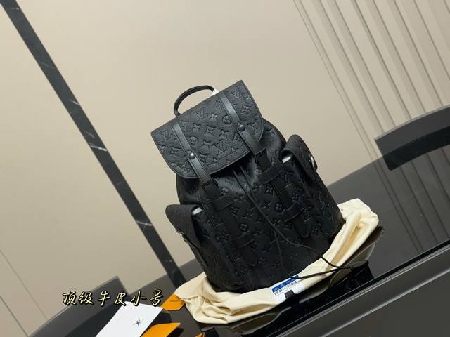 Original Lv Backpack Classic fabric feels super nice and calm and generous! You