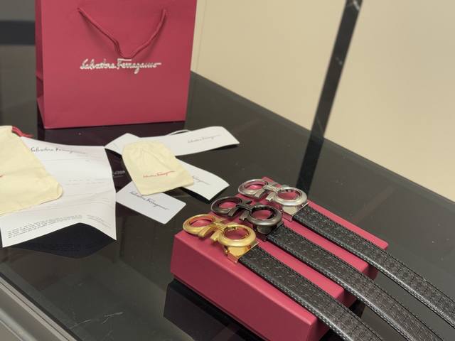 comes with a complete set of packaging, including a red paper bag! The classic f