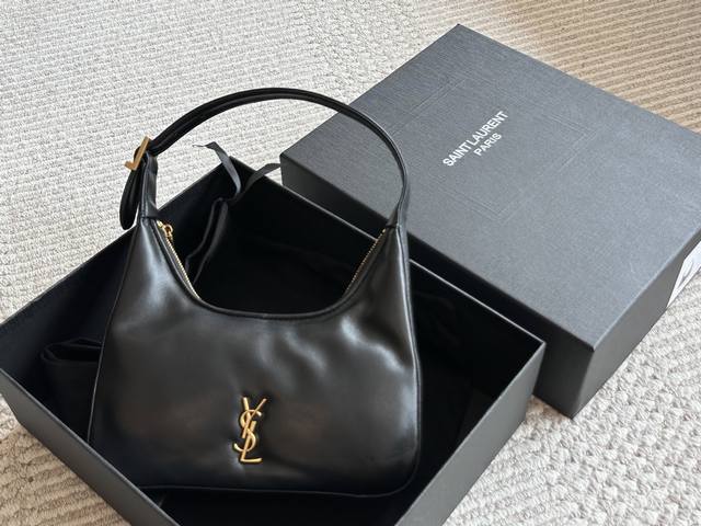 with box size 23 12Cmysl armpit bag new model is very beautiful ah ah ah this is