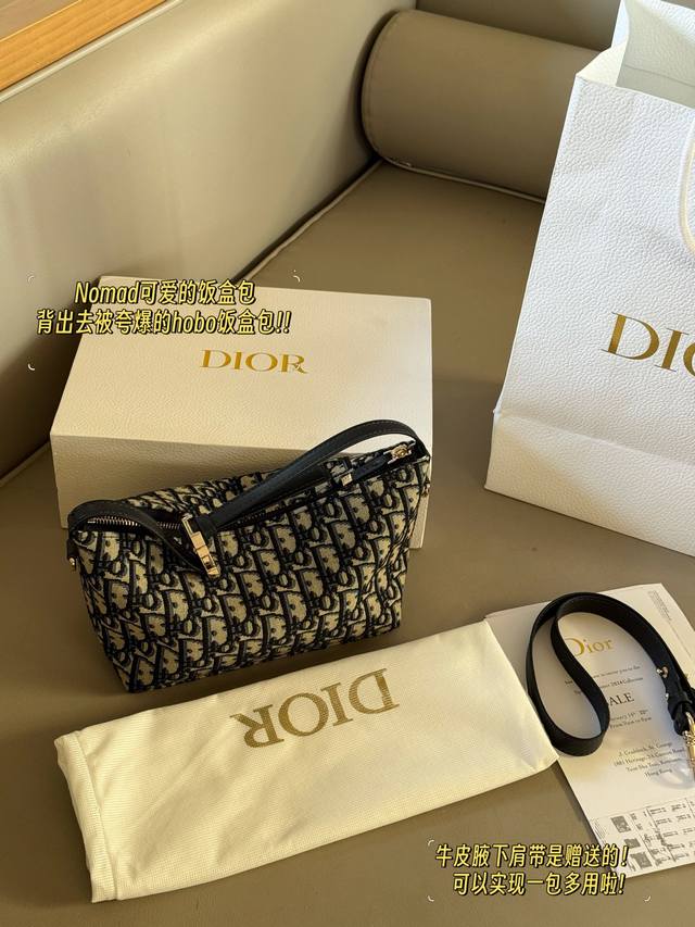 Box Size: 22*14cm Nomad's cute lunch box bag is highly praised for its Hobo lunc