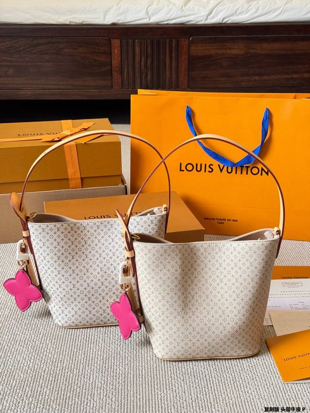 replica top-grain cowhide Lv All Inbb handbag features Monogram leather with lus