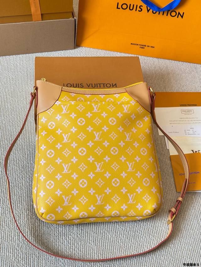 Lv Louis Vuitton men's shoulder crossbody bag. Among many Lv men's bags, I fell