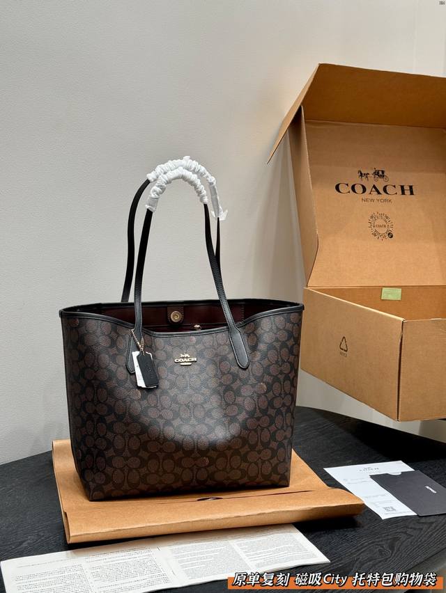 Airplane Gift Box Original Replica! Size: 35*27cm Coach Single-Sided City Tote B