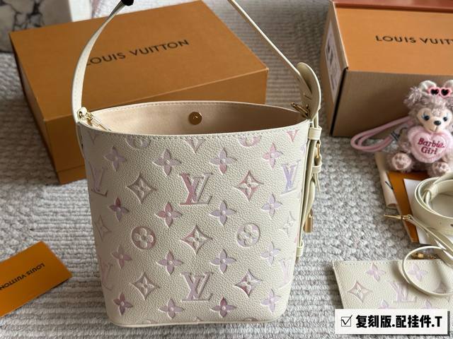 with box Size: 18*16cm Mall In Bb heavy new color who sees this is not confused