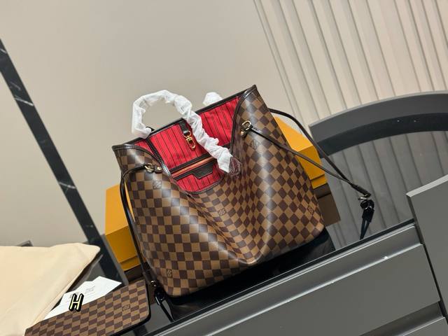 comes with a folding box. Size: 32cm base x 28cm height. Cmlv Neverfull medium s
