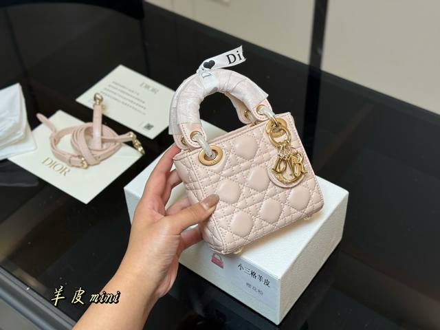 Box Size: 13*11cm Dior Mini Princess Diana is so cute! The phone can't fit in it