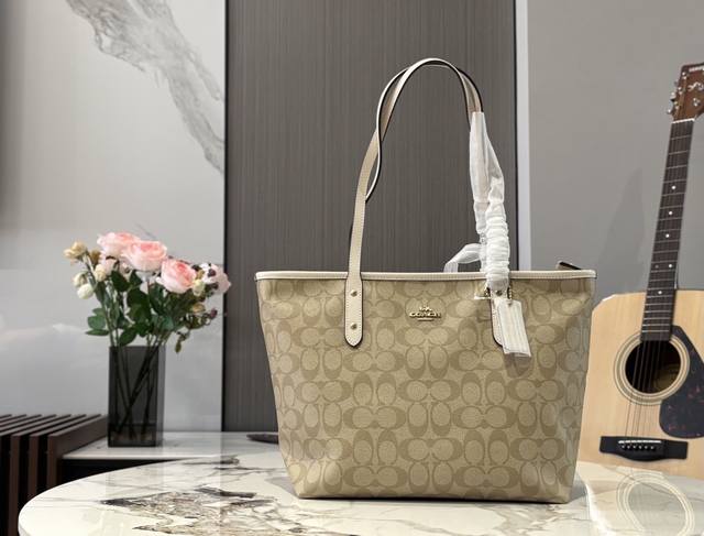 replica with airplane box zipper. Size: bottom width 30cm, top width 40cm, heigh