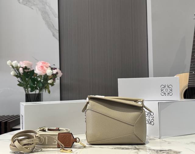 with box and double shoulder strap size: 18*10cm Mini Loewe geometric bag Puzzle