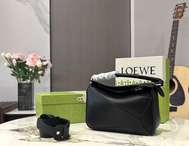 with gift box packaging. Loewe now has one more bag. Fans of the Loewe geometric
