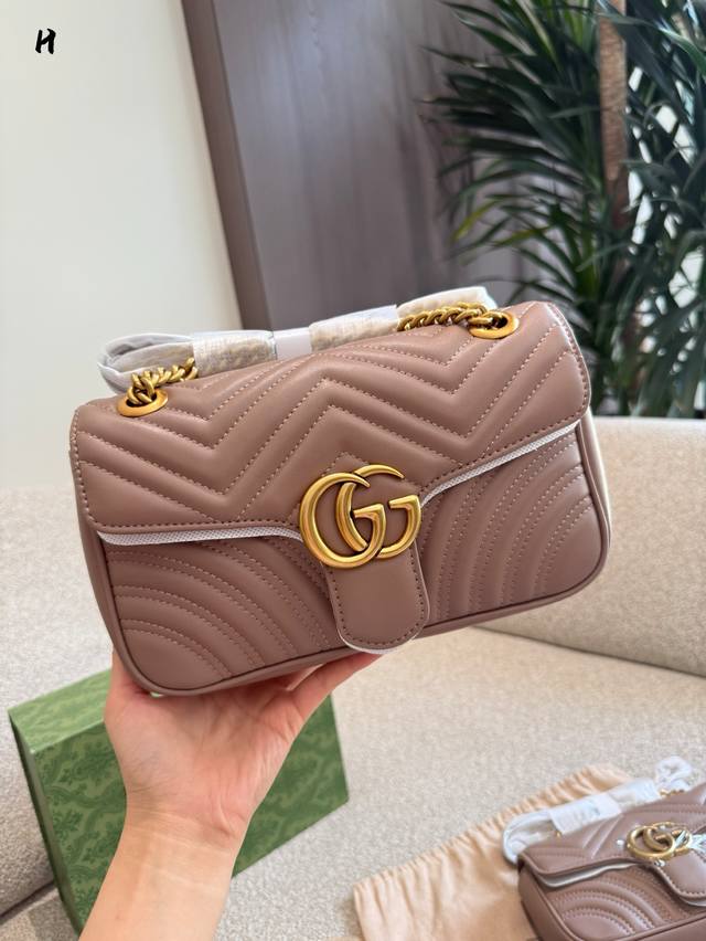 Gucci Marmont with mirror. Classic and versatile. Gucci Marmont chain bag. Class