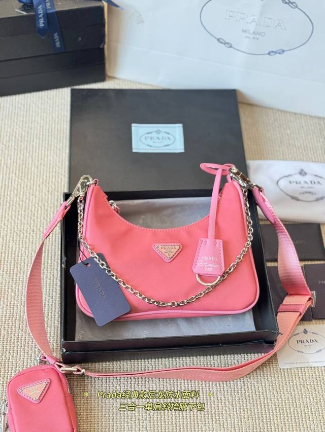 Top-grade original Prada 3-in-1 Hobo is a must-have for fashionable people! 5-st