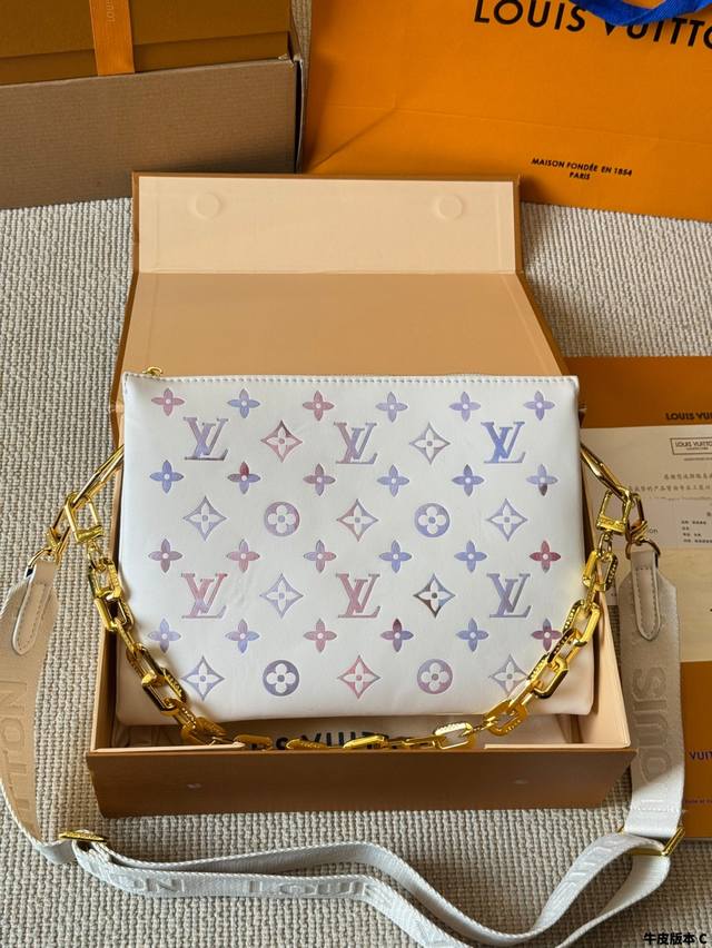 Cowhide version Lv Coussin Hug Bag 25 New Year's first wave of texture made me f