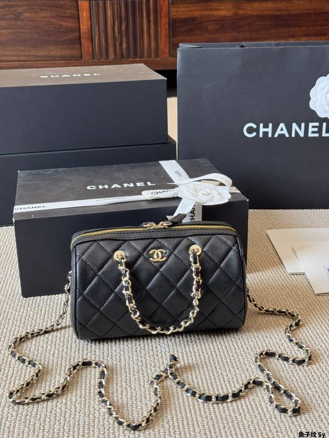 cowhide version of Chanel bowling bag in platinum lychee cowhide is so beautiful