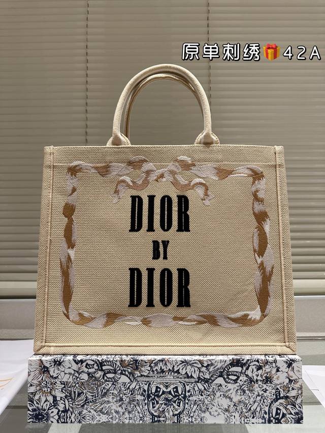 Original embroidered Dior jacquard tote bag, original quality Dior Book Tote. Th