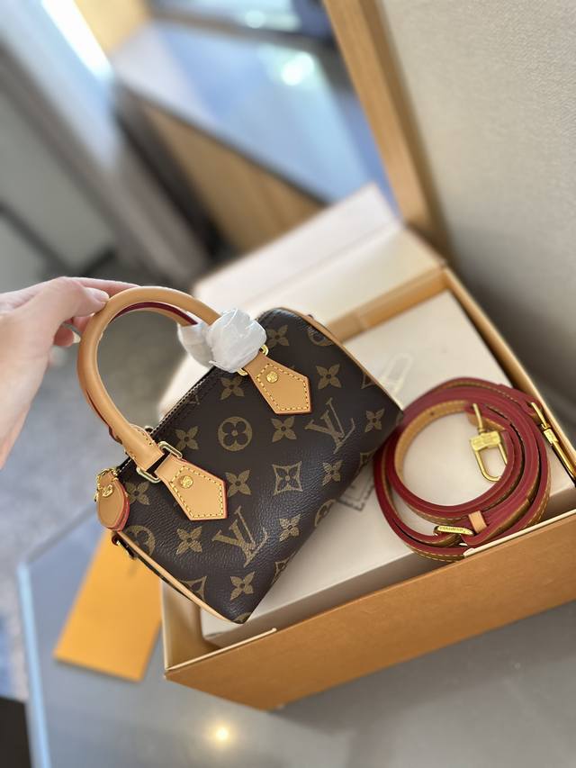 Beeswax Yellow Leather "Folding Gift Box Official Website Airplane Box" Lv New S