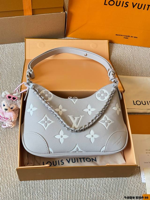 Cowhide version with pendant LV Boulogne messenger bag croissant bag The new Bou
