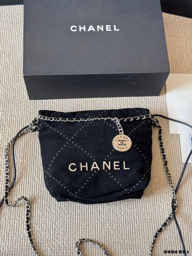Top-quality original suede Chanel 25 new 22Bag rivet deerskin garbage bag. This