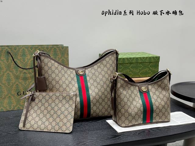 Gucci L Ebony Underarm Bag. A new design has been added to the classic Ophidia s