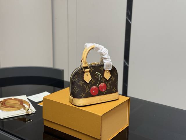 with folding box (size: 17*12cm) Small Lv Alma shell bag. Understated! Deep! Ele