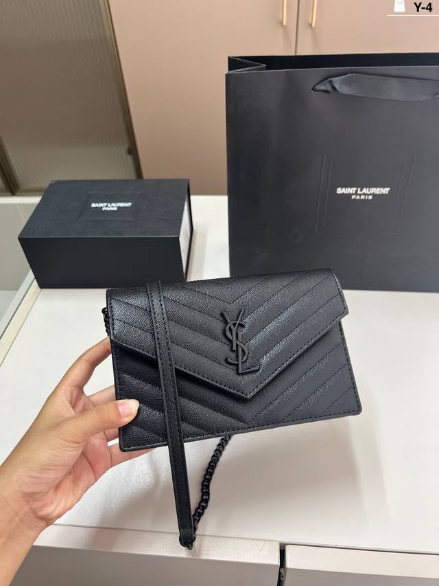 YSL envelope bag classic bag recommended! Versatile and very elegant. Y-4 size 2