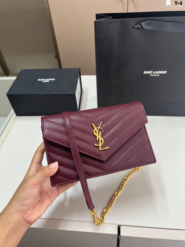 YSL envelope bag classic bag recommended! Versatile and very elegant. Y-4 size 2