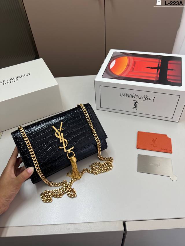 Ysl Kate Saint Laurent Tassel Sunset Bag with Mirror. This chain bag is durable