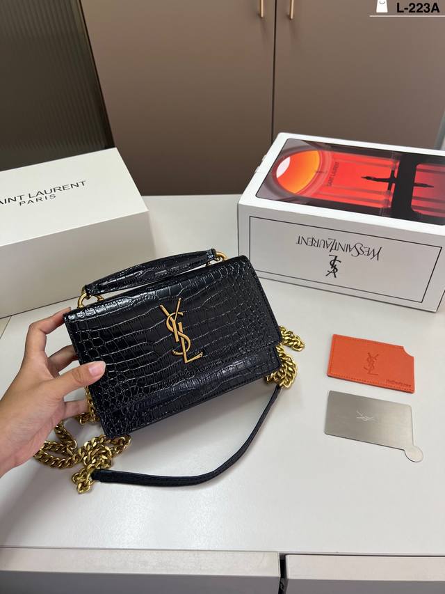 YSL Sunset Bag with Mirror YSL Sunset Bag is truly the epitome of exquisite roma