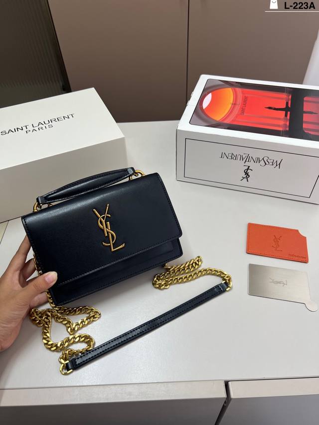 YSL Sunset Bag with Mirror YSL Sunset Bag is truly the epitome of exquisite roma
