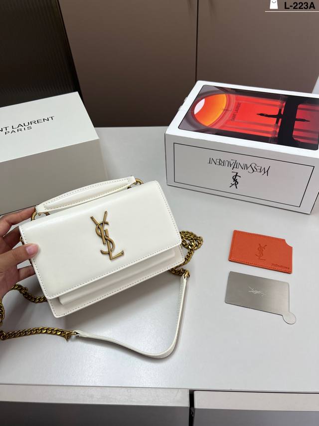 YSL Sunset bag with mirror. YSL Sunset bag is the epitome of exquisite romance,