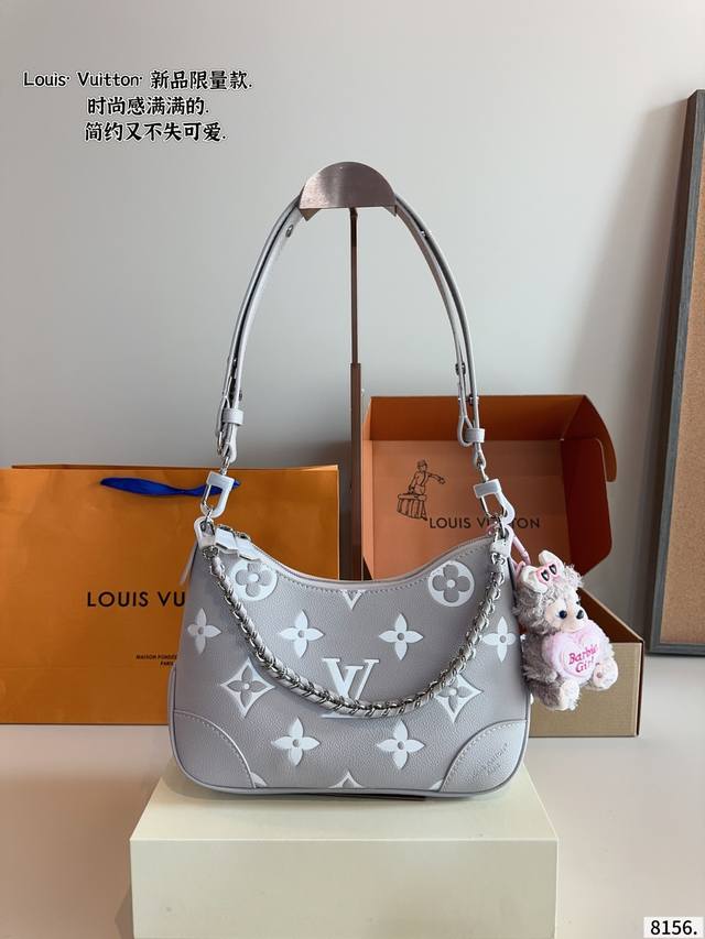 with gift box. Lv horn bag, shoulder bag, crossbody bag, vintage bag, V monogram