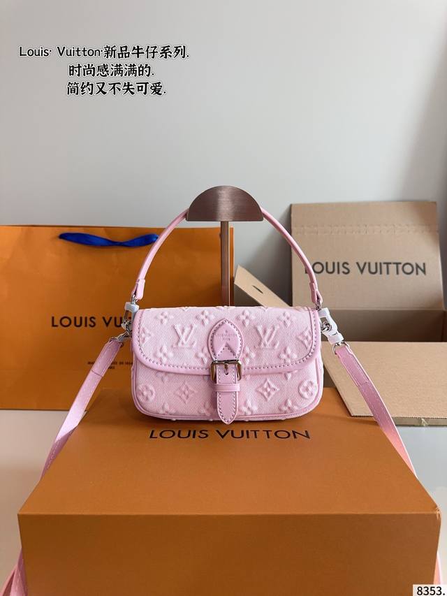 comes with a gift box. Oh my goodness, the LV baguette bag looks so good with th