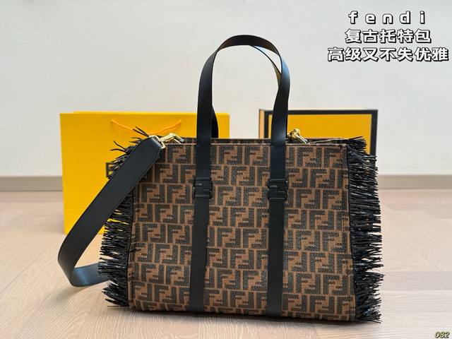 Fendi tote bag color matching has a retro feel, high-end and elegant, with a sup