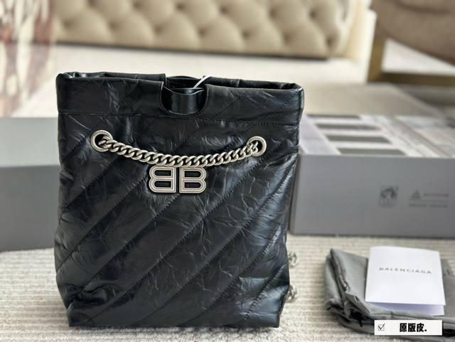 Cowhide with box Size: 25*28cm Balenciaga's new trash bag is so beautiful! The C