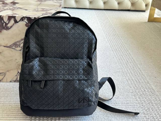The Miyake backpack that Wan Qian and Zhao Jinmai both carry is so popular. Why