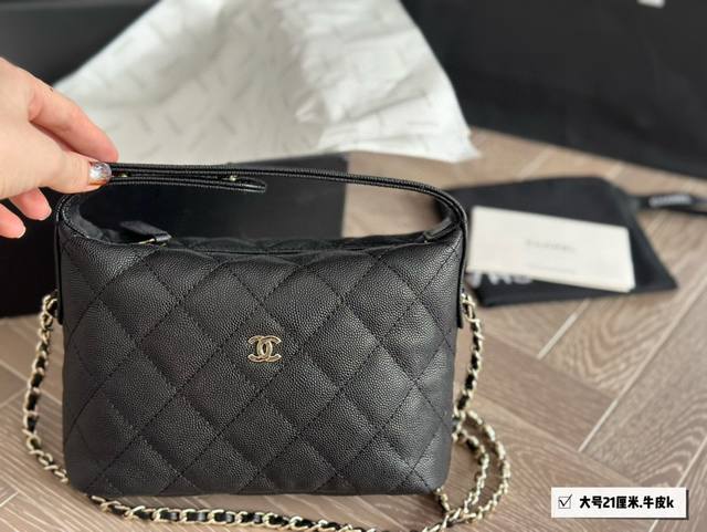 Chanel 25C Hobo classic chain evening bag lunch box bag. The Chanel 25C Hobo cla