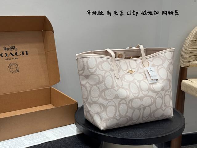 Upgraded version of the airplane box! New colors Size: 33*27cm Coach magnetic cl