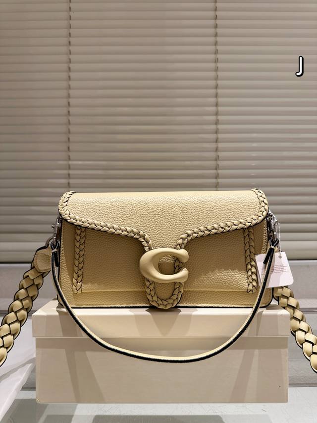 Size: 26.15cm with box. The versatile Tabbycoach Dionysus Tabby looks great in m