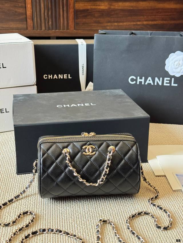 Chanel's Platinum Lychee Cowhide Bowling Bag is so beautiful and compact! This e