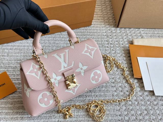 Box Size: 20*12Cml Madeleine Bb really likes this bag with handles, it feels gre