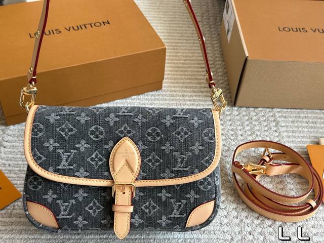 replica box Size: 25*17Cml Home Diane baguette handbag baguette baguette bag is