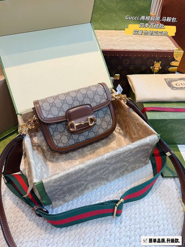Comes with a gift box. This Gucci 1955 saddle bag features two shoulder straps f